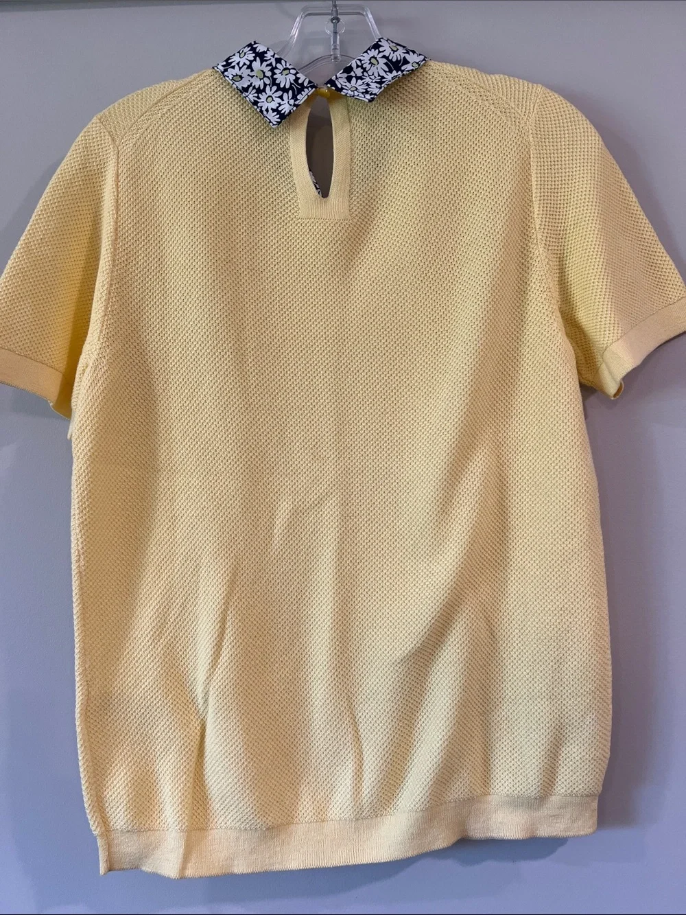J. Crew - M, Yellow Textured Knit Top with Navy Daisy-Print Collar